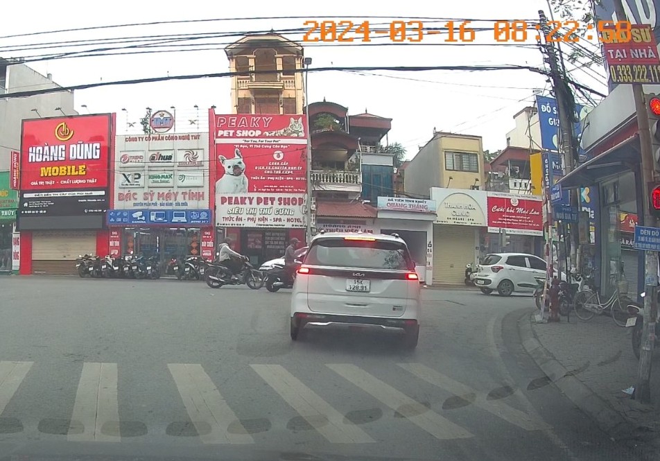 Công an quận Hải An: Phạt vi phạm hành chính, tước giấy phép lái xe 2 tháng một trường hợp “Vượt đèn đỏ”